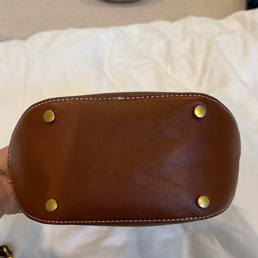 Elegant Brown Leather Handbag - Picture 3 of 6